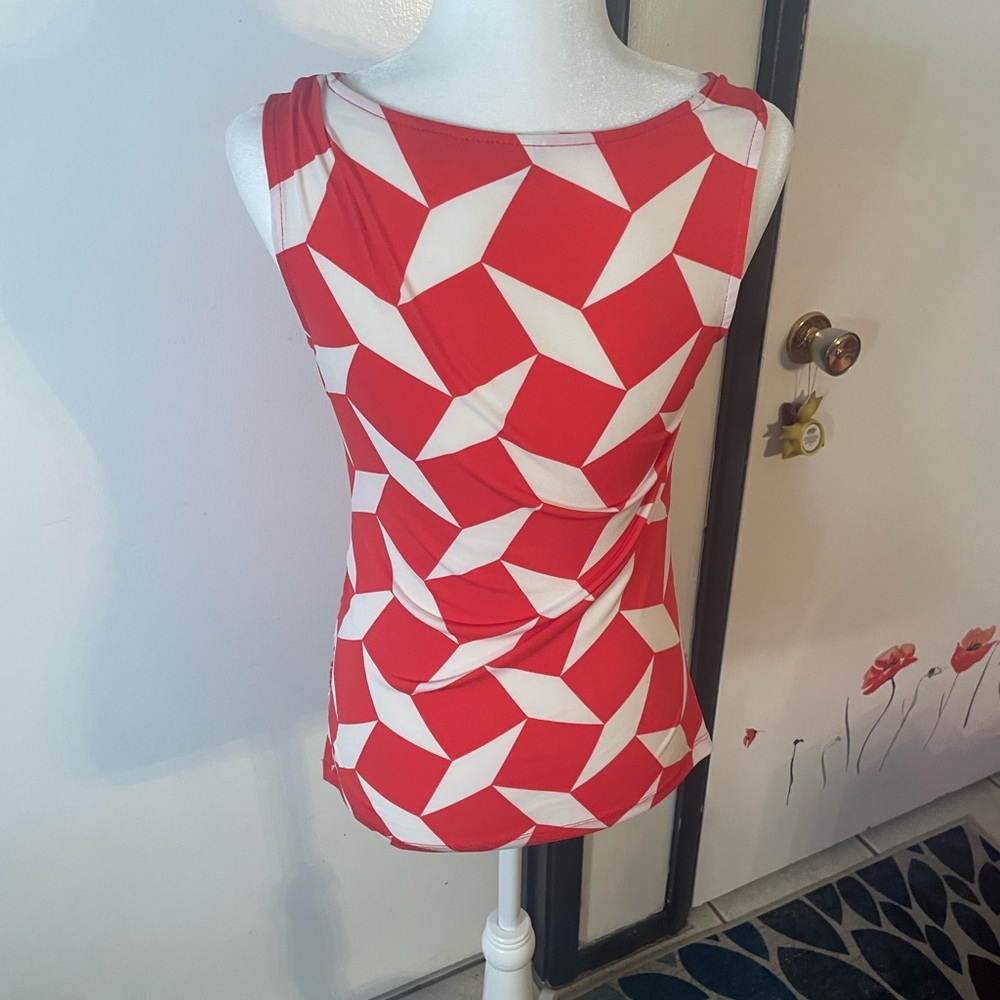 Salmon and white colored varying diamond pattern strech scoop neck tank top - Picture 5 of 8